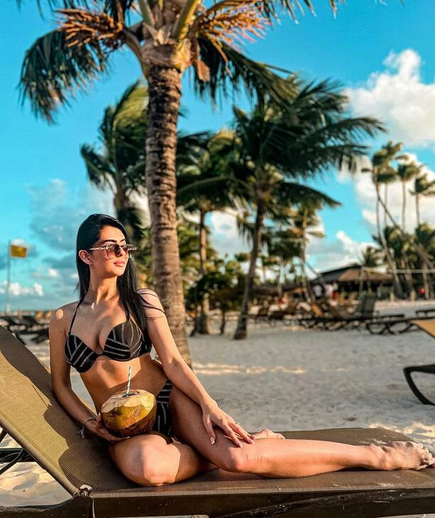 Co za figura! Zdolna wokalistka disco polo bawi się w skąpym bikini na Dominikanie! Pod zdjęciem ”zawrzało”