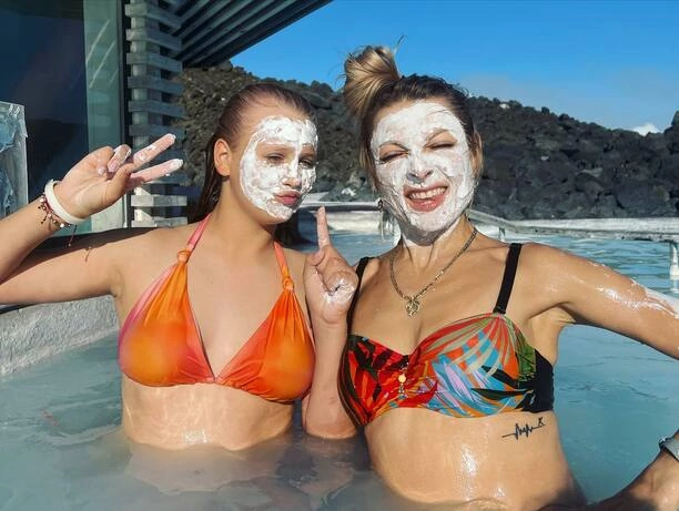 Zobacz, jak Magda Narożna wygląda teraz w bikini na wakacjach z córką!