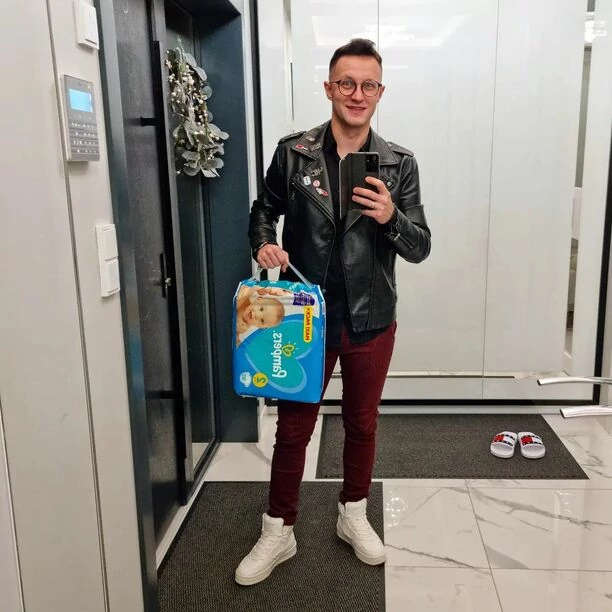 Kuba Urbański - Playboys świętuje narodziny dziecka! Gwiazdor disco polo opija ”Pępkowe”! 