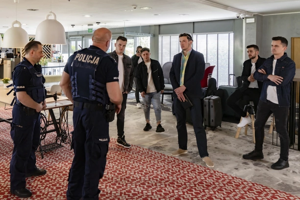 Zespół MAX z Jankowej w finałowym odcinku „Policjantek i Policjantów”! Takiego debiutu nikt się nie spodziewał