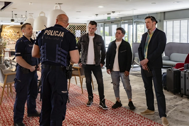 Zespół MAX z Jankowej w finałowym odcinku „Policjantek i Policjantów”! Takiego debiutu nikt się nie spodziewał