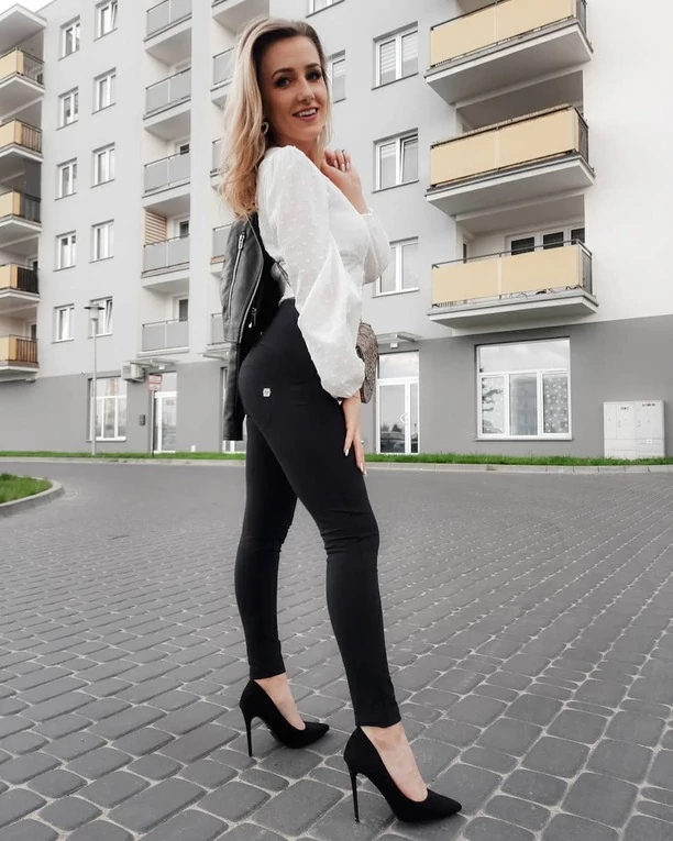 Piękna wokalistka disco polo podkreśliła swoje krągłości! Widok zapiera dech w piersiach! Fani komentują! 