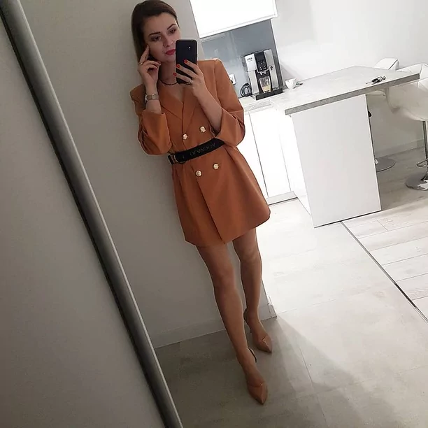 Przepiękna gwiazda disco polo pokazała zgrabne nogi! Fani w szoku! Wygląda obłędnie! 