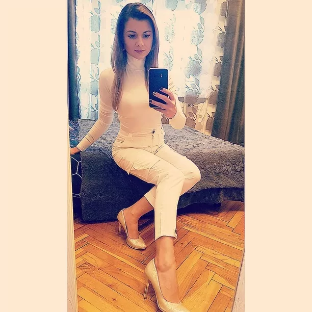 Przepiękna gwiazda disco polo pokazała zgrabne nogi! Fani w szoku! Wygląda obłędnie! 