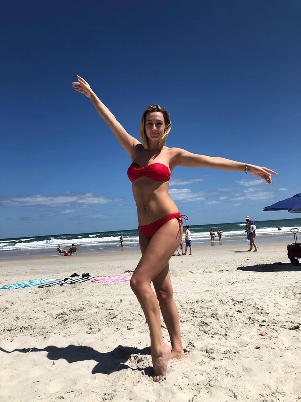 Ma najlepsze ciało w branży?! Gwiazda disco polo - Justyna Lubas Top Girls zachwyca w bikini! [FOTO]