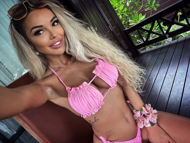 Odważne zdjęcia gwiazdy disco polo! Nicki Queen pokazała odsłonięty biust! 