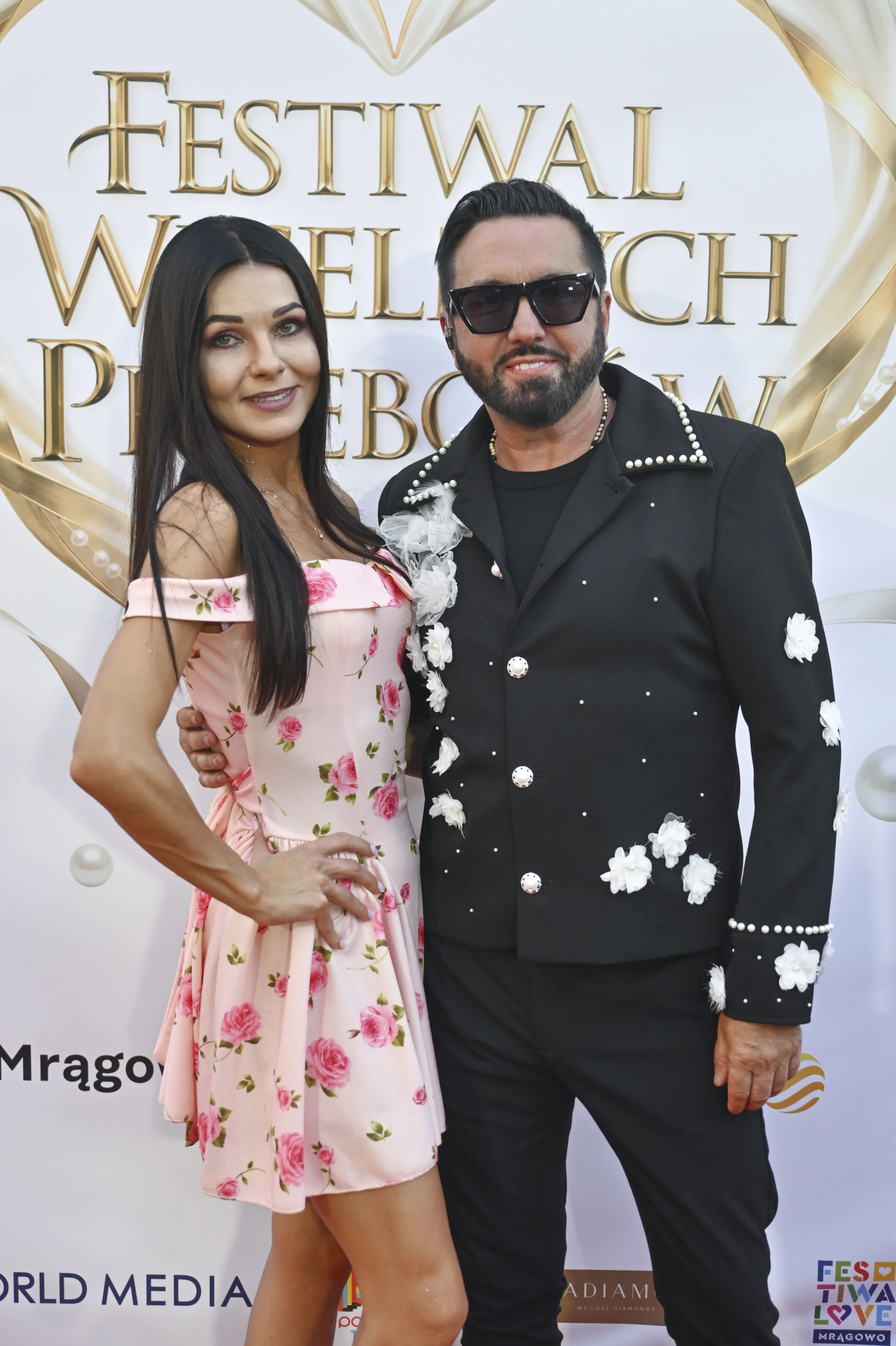 Andre w perłowej marynarce, Diana w różach. Zobacz jak wyglądali na Festiwalu Weselnych Przebojów 2026