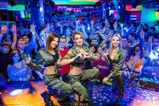Głęboki dekolty i ponętne stroje gwiazdy disco polo! Dziewczyny z Top Girls wyglądają nieziemsko!