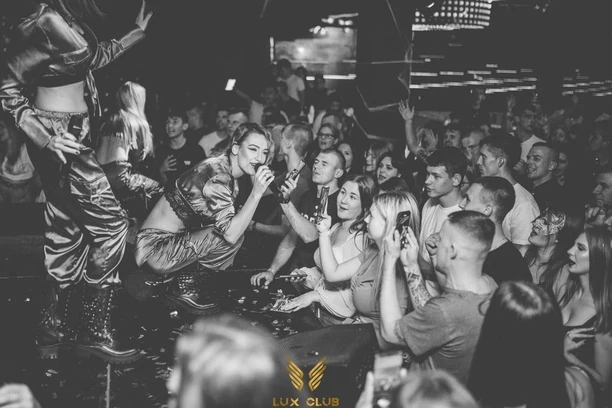 Głęboki dekolty i ponętne stroje gwiazdy disco polo! Dziewczyny z Top Girls wyglądają nieziemsko!