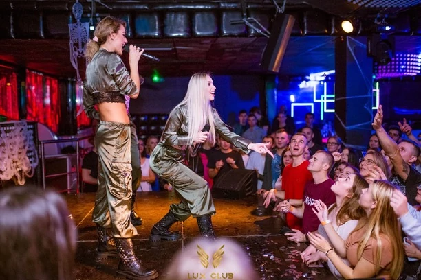 Głęboki dekolty i ponętne stroje gwiazdy disco polo! Dziewczyny z Top Girls wyglądają nieziemsko!