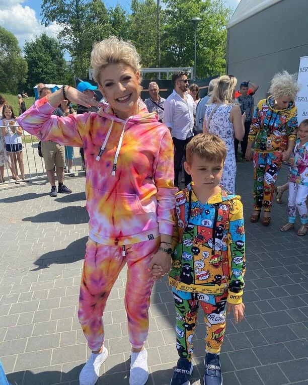 Magda Narożna (Piękni i Młodzi) wzięła udział w pokazie mody jako modelka! Gwiazda disco polo skradła show! 