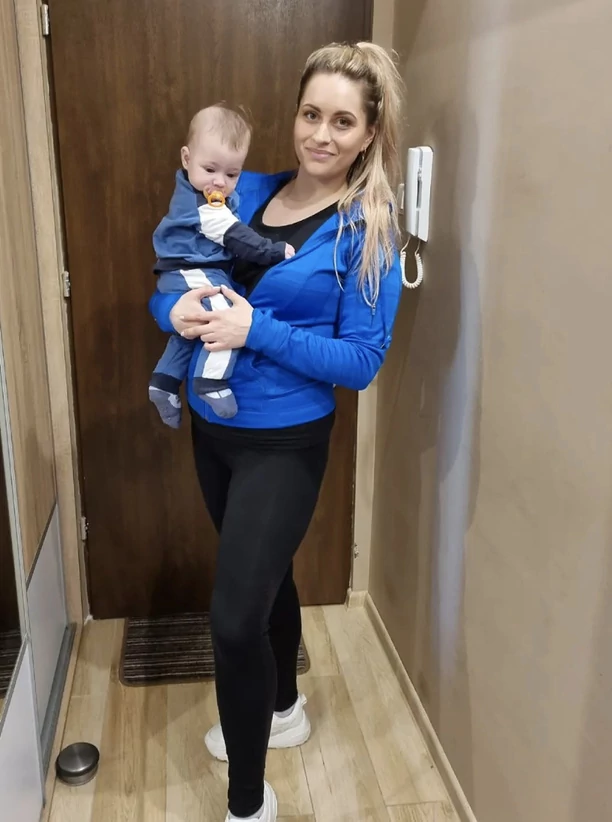 Znana wokalistka disco polo przyłapana na spacerze z małym synkiem! Wzruszające zdjęcie chwyta za serce! 