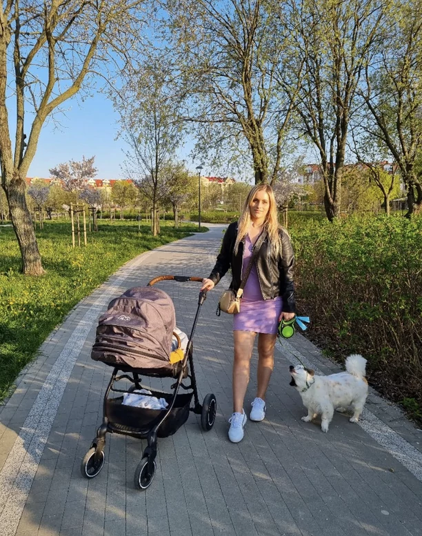 Znana wokalistka disco polo przyłapana na spacerze z małym synkiem! Wzruszające zdjęcie chwyta za serce! 