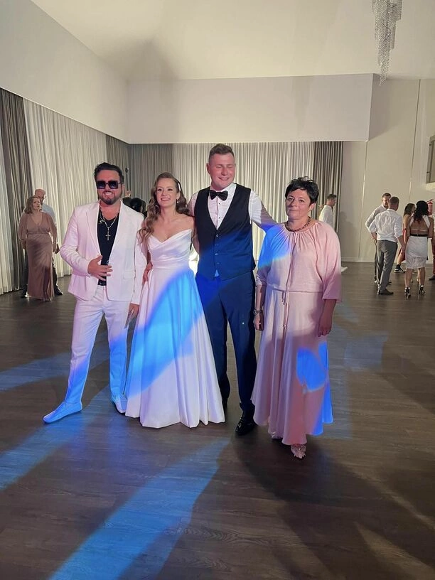 Andre rozkręcił Wesele Karoliny i Bartosza! To specjalista od tego typu imprez! Zobacz materiał 