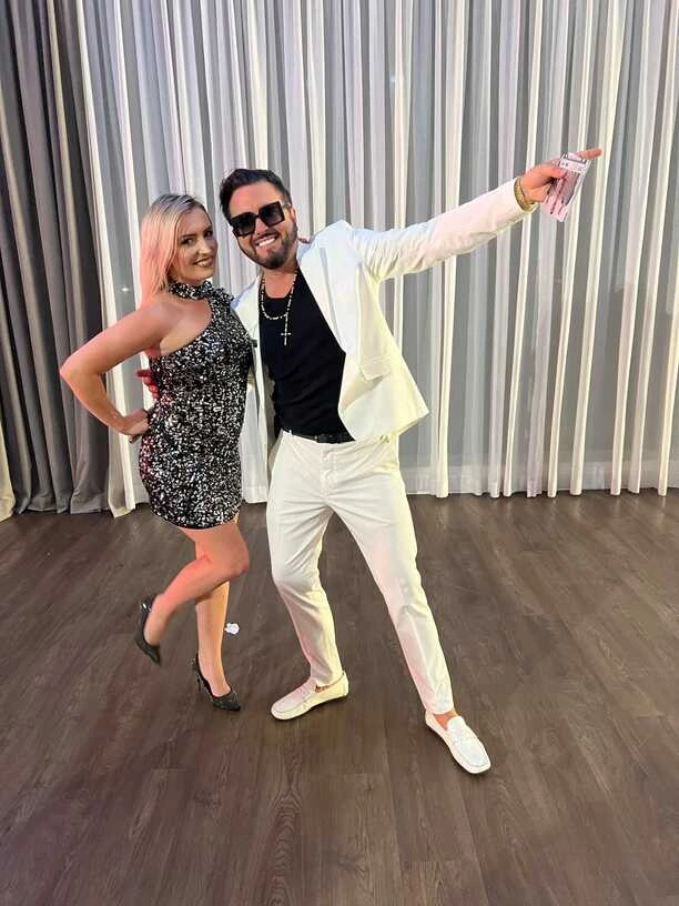 Andre rozkręcił Wesele Karoliny i Bartosza! To specjalista od tego typu imprez! Zobacz materiał 