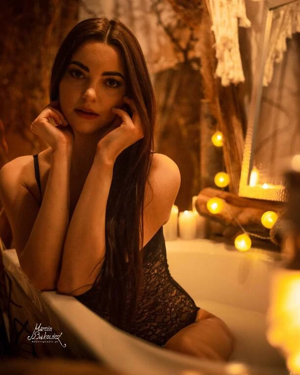 To najgorętsza publikacja w tym roku?! Angelika Żmijewska Topky w ponętnej bieliźnie! | ZDJĘCIA