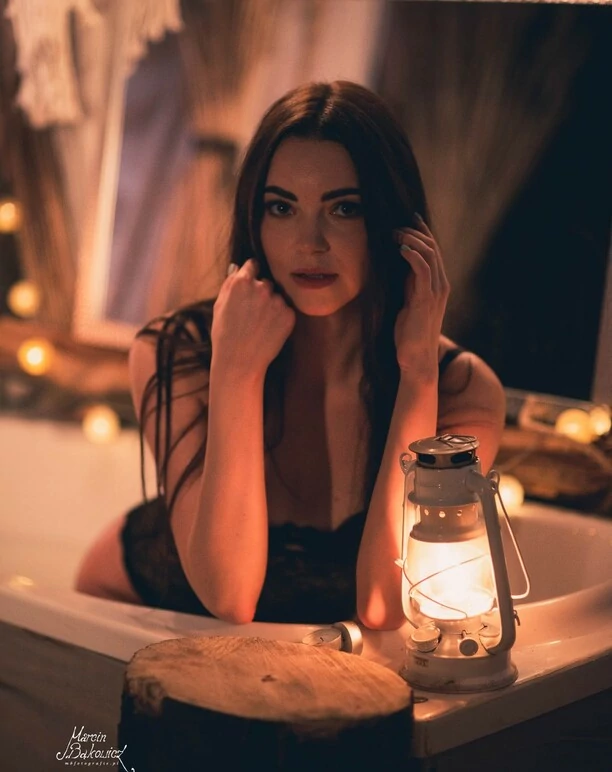 To najgorętsza publikacja w tym roku?! Angelika Żmijewska Topky w ponętnej bieliźnie! | ZDJĘCIA