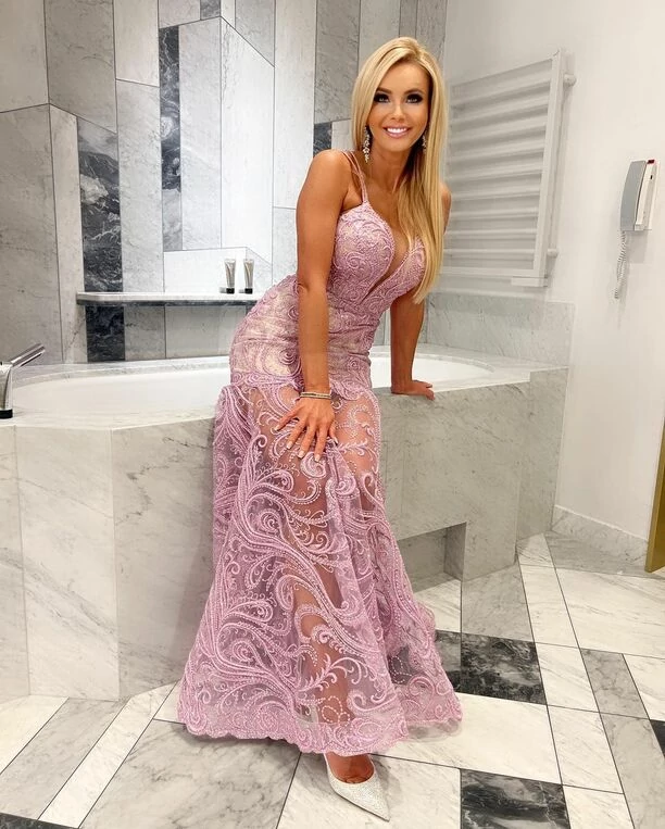 Monika Chwajoł zachwyca w pięknej balowej kreacji! Fani już komentują! To najlepiej ubrana wokalistka disco polo?!