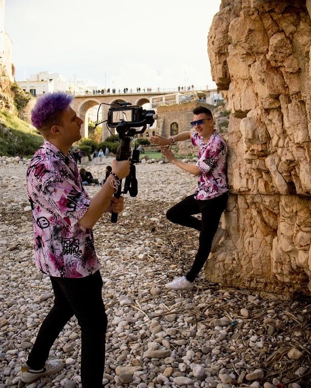 Zespół Carmelovi z nową produkcją „Czarna sukienka„. To będzie nowy hit? | VIDEO