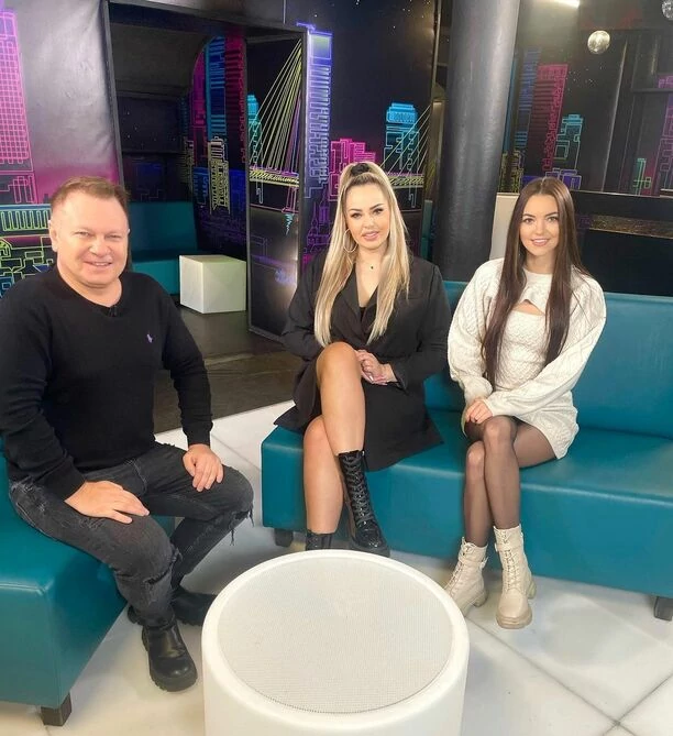 ”Piękne księżniczki”! Śliczne wokalistki disco polo szokują urodą! Angelika Żmijewska i Paula Karpowicz z formacji Topky wyglądają zjawiskowo