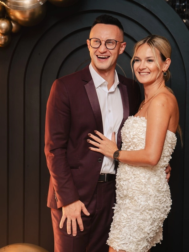 Jakub Urbański z zespołu Playboys świętuje 10. rocznicę ślubu z żoną Eweliną. Wzruszający wpis artysty