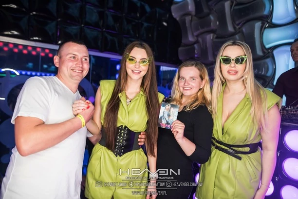 Paula Karpowicz Topky z mocno wyeksponowanym biustem! Tak gwiazda disco polo dba o swój wizerunek! Wygląda przecudownie | ZDJĘCIA