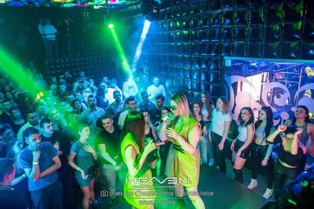 Paula Karpowicz Topky z mocno wyeksponowanym biustem! Tak gwiazda disco polo dba o swój wizerunek! Wygląda przecudownie | ZDJĘCIA