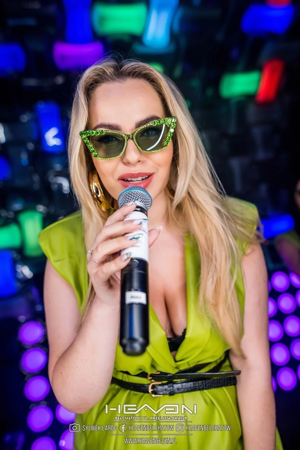 Paula Karpowicz Topky z mocno wyeksponowanym biustem! Tak gwiazda disco polo dba o swój wizerunek! Wygląda przecudownie | ZDJĘCIA