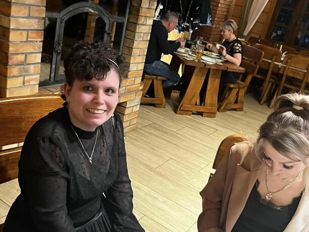 Zespół Piękni i Młodzi oraz Magdalena Narożna sprawili, że jedna fanka przelała morze łez szczęścia! Co się stało?