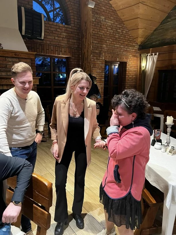 Zespół Piękni i Młodzi oraz Magdalena Narożna sprawili, że jedna fanka przelała morze łez szczęścia! Co się stało?