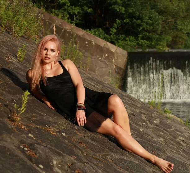 Popularna wokalistka disco polo została modelką?! Artystka pochwaliła się kuszącą sesją zdjęciową! Wygląda zjawiskowo?!