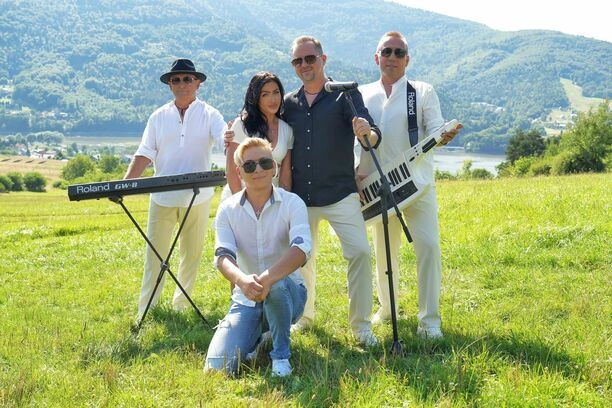 „Najpiękniejsza z wszystkich Dam„ – powrót do korzeni zespołu Fanatic! Gorąca nowość od legend disco polo!
