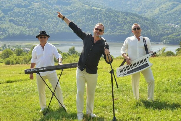 „Najpiękniejsza z wszystkich Dam„ – powrót do korzeni zespołu Fanatic! Gorąca nowość od legend disco polo!
