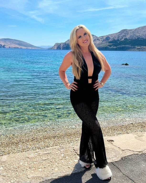 Gwiazda disco polo Jesika z odważnym dekoltem w Chorwacji - internauci oszaleli na jej punkcie