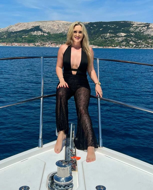 Gwiazda disco polo Jesika z odważnym dekoltem w Chorwacji - internauci oszaleli na jej punkcie