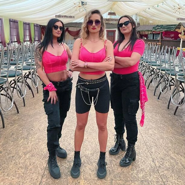 Gorący dekolt i kontrowersyjne zdjęcia! Jak Paulina Banaszek zachwyca fanów disco polo swoją odwagą?