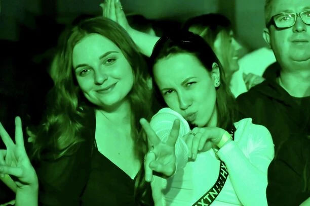 Roztańczony Będzin 2023: Ekscytujące show, szalone tłumy i mnóstwo gwiazd disco polo! [FOTORELACJA]