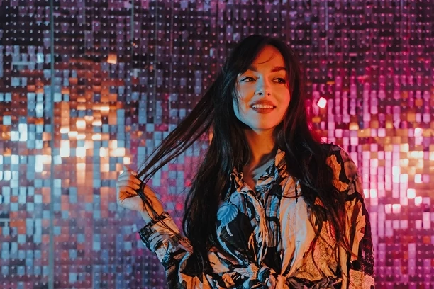 Znany gwiazdor disco polo Gesek postawił na lata ”80! Stary trabant i kasety VHS zagwarantują mu sukces?! 