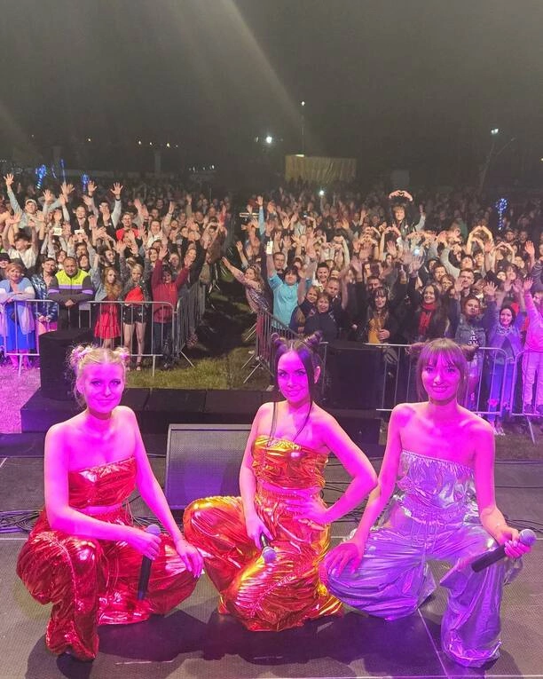 Szokujące stroje w disco polo! Zespół Szpilki opanował scenę swoimi niecodziennymi stylizacjami!