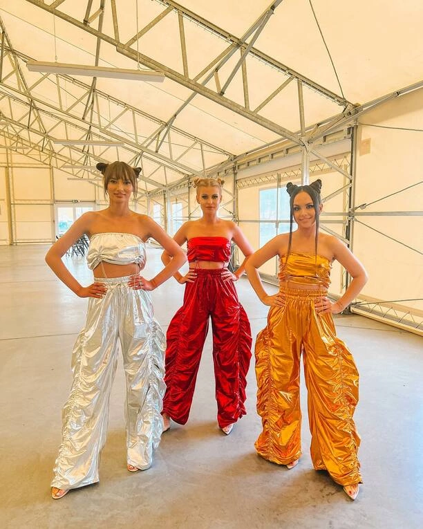 Szokujące stroje w disco polo! Zespół Szpilki opanował scenę swoimi niecodziennymi stylizacjami!