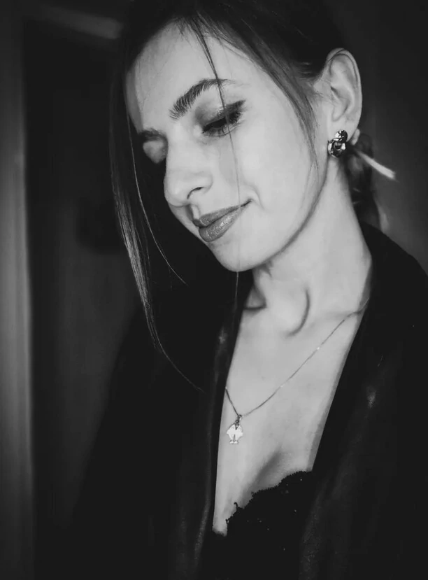 Ogniste ciało znanej wokalistki disco polo! Gwiazda nic nie ma pod marynarką?! Fani „Piękności„