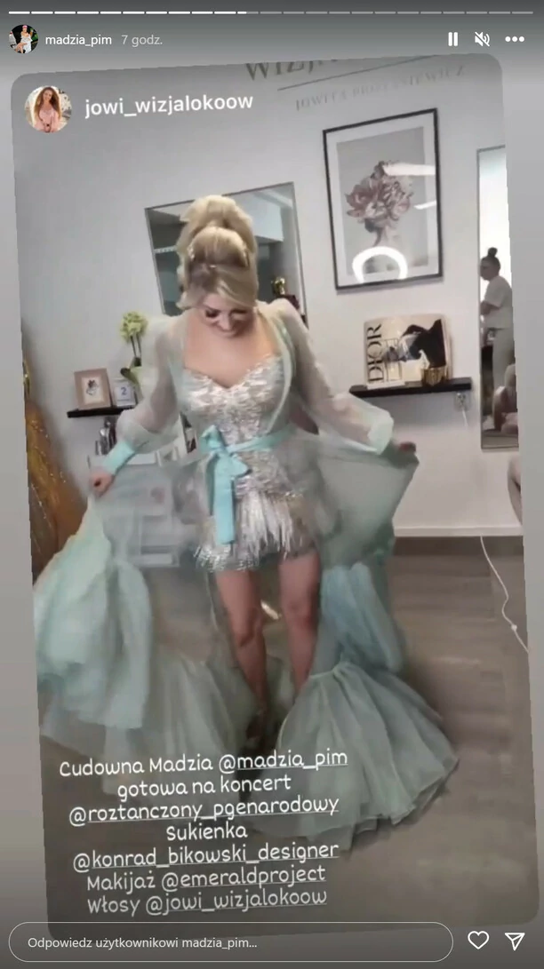 Magda Narożna prawdziwą królową disco polo?! Gwiazda Piękni i Młodzi kilka razy zmieniła stylizacje! Co o nich myślicie?! 