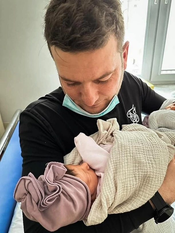 Koniec TAJEMNICY! Gwiazdor disco polo Sylwester Gazda z Power Play został ojcem bliźniaczek! To wielka chwila! 