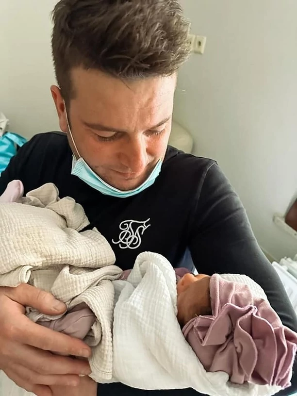 Koniec TAJEMNICY! Gwiazdor disco polo Sylwester Gazda z Power Play został ojcem bliźniaczek! To wielka chwila! 