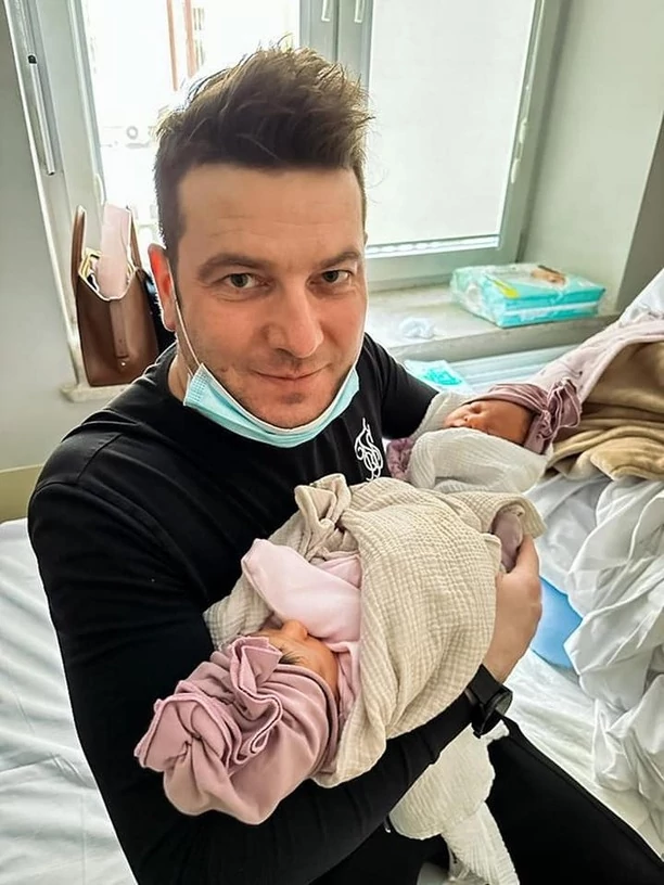 Koniec TAJEMNICY! Gwiazdor disco polo Sylwester Gazda z Power Play został ojcem bliźniaczek! To wielka chwila! 