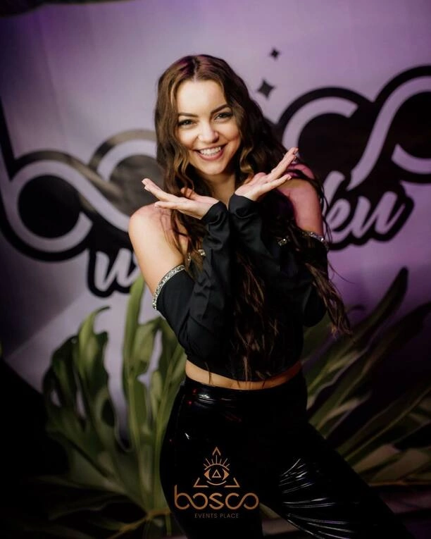 Angelika Żmijewska i jej cudowna uroda! Zobaczcie jak prezentuje się przepiękna wokalistka disco polo