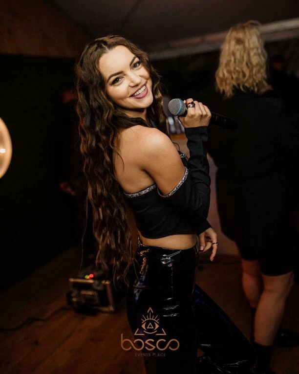 Angelika Żmijewska i jej cudowna uroda! Zobaczcie jak prezentuje się przepiękna wokalistka disco polo