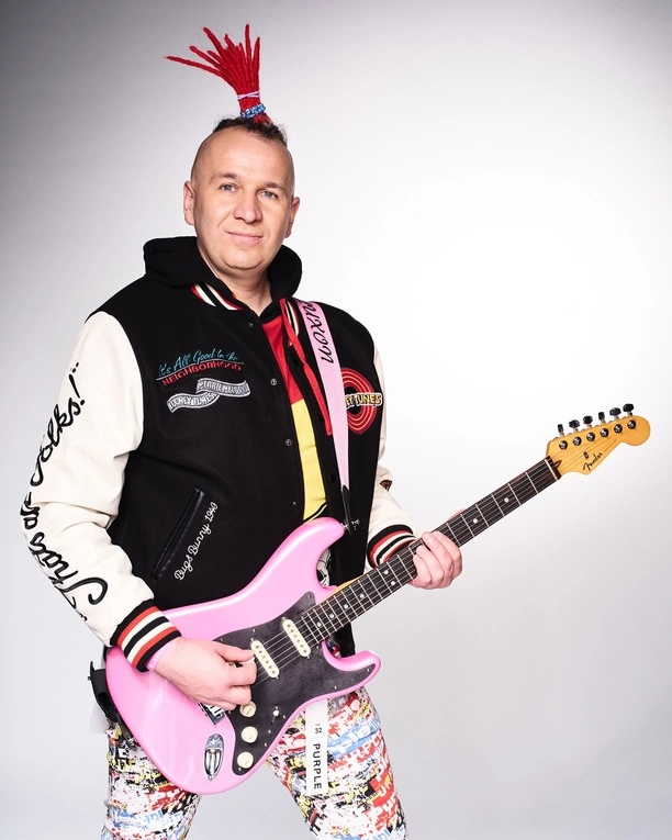 Czerwone dredy Luxona od Skolima hitem internetu! Sprawdź, jak wygląda teraz