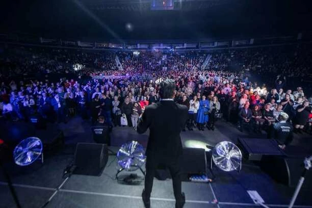 Wielkie wyróżnienie dla zespołu Andre w Wilnie. Kilka tysięcy ludzi śpiewa sto lat! 


