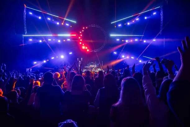 Wielkie wyróżnienie dla zespołu Andre w Wilnie. Kilka tysięcy ludzi śpiewa sto lat! 


